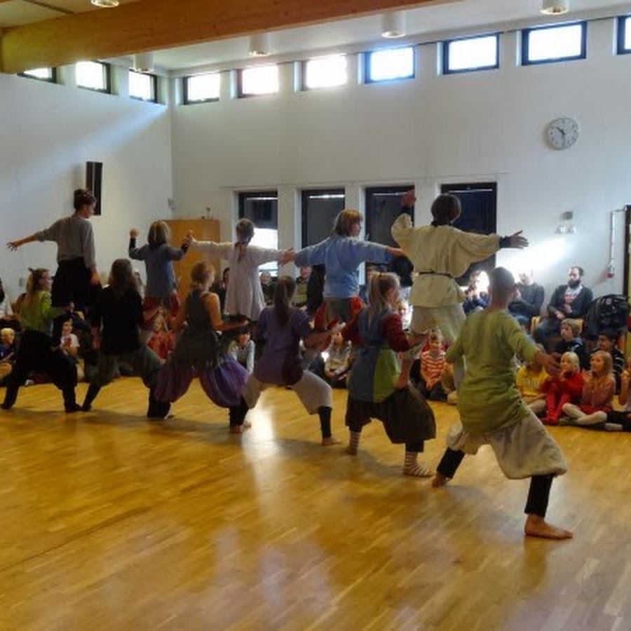 Gøglertræning i gymnastiksalen i Multihuset i Østerlars